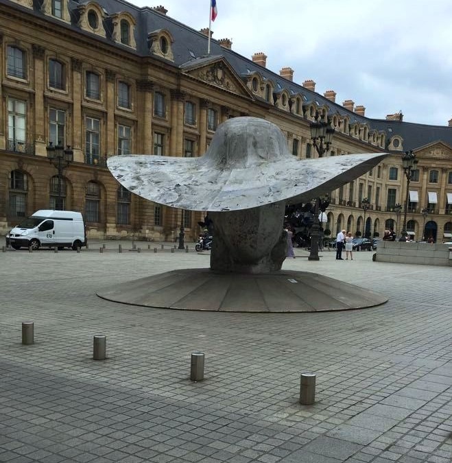 Manolo Valdés se adueña de París con sus esculturas monumentales